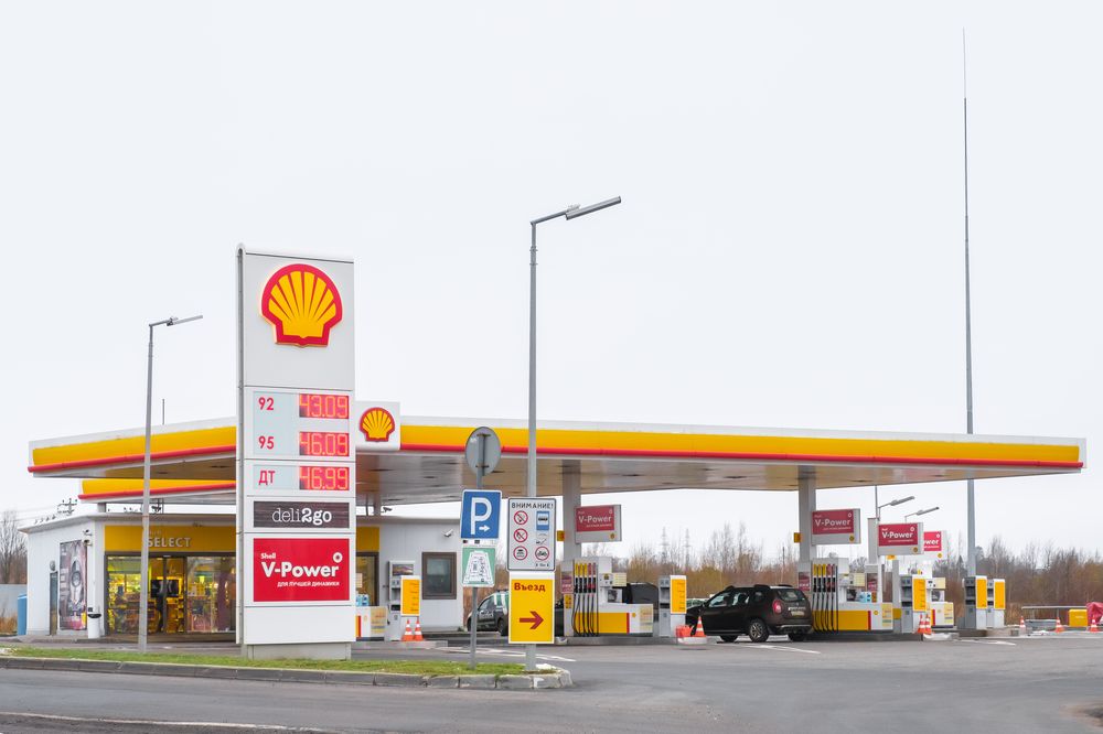 Шелл энд кор. Заправщик АЗС Shell. АЗС Shell 33159. Заправочные станции Шелл.